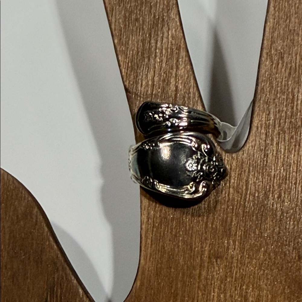 Vintage Wm. Rogers Oneida Silver Plated Spoon Ring Sz. 6